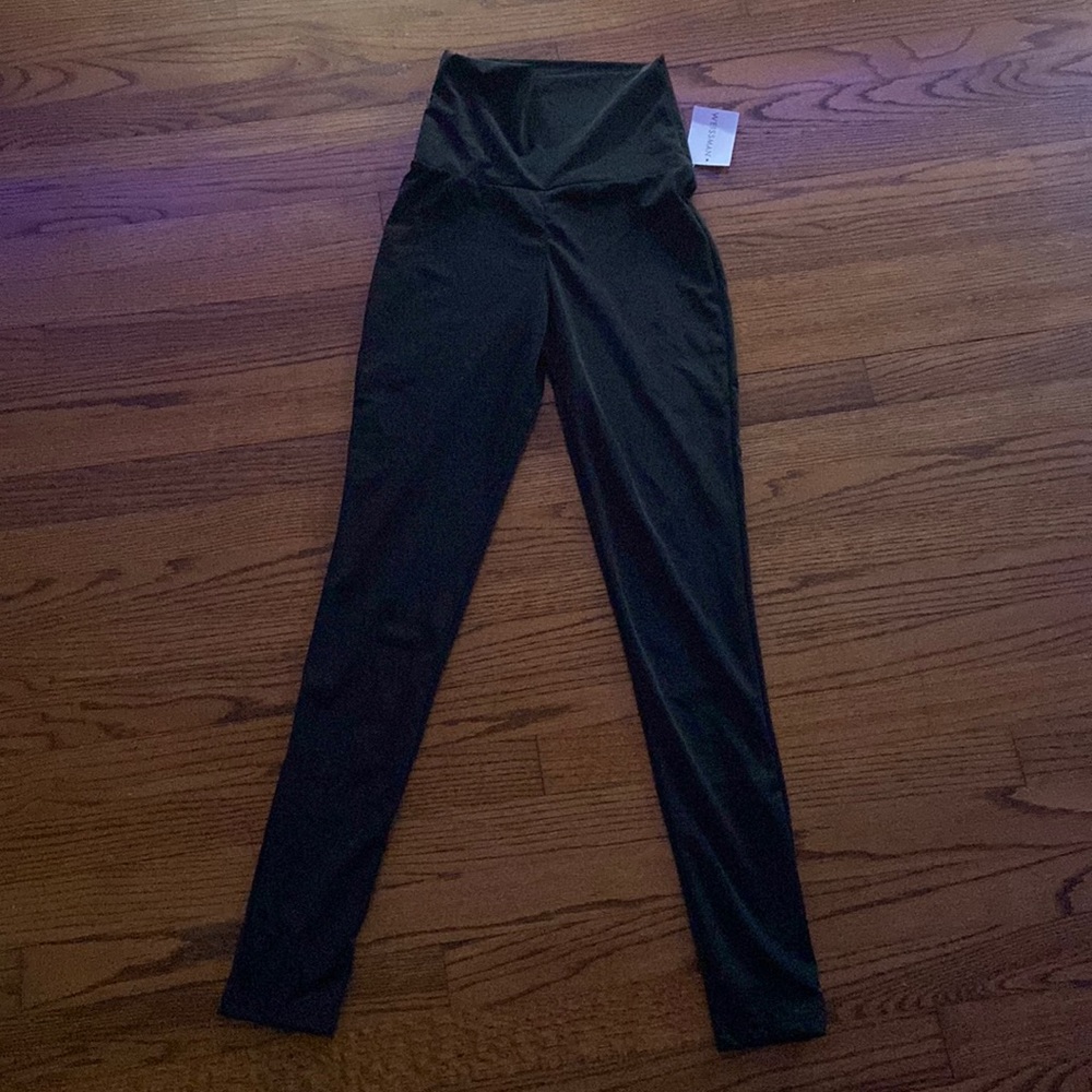 Weiss man Dan wear high rise leggings